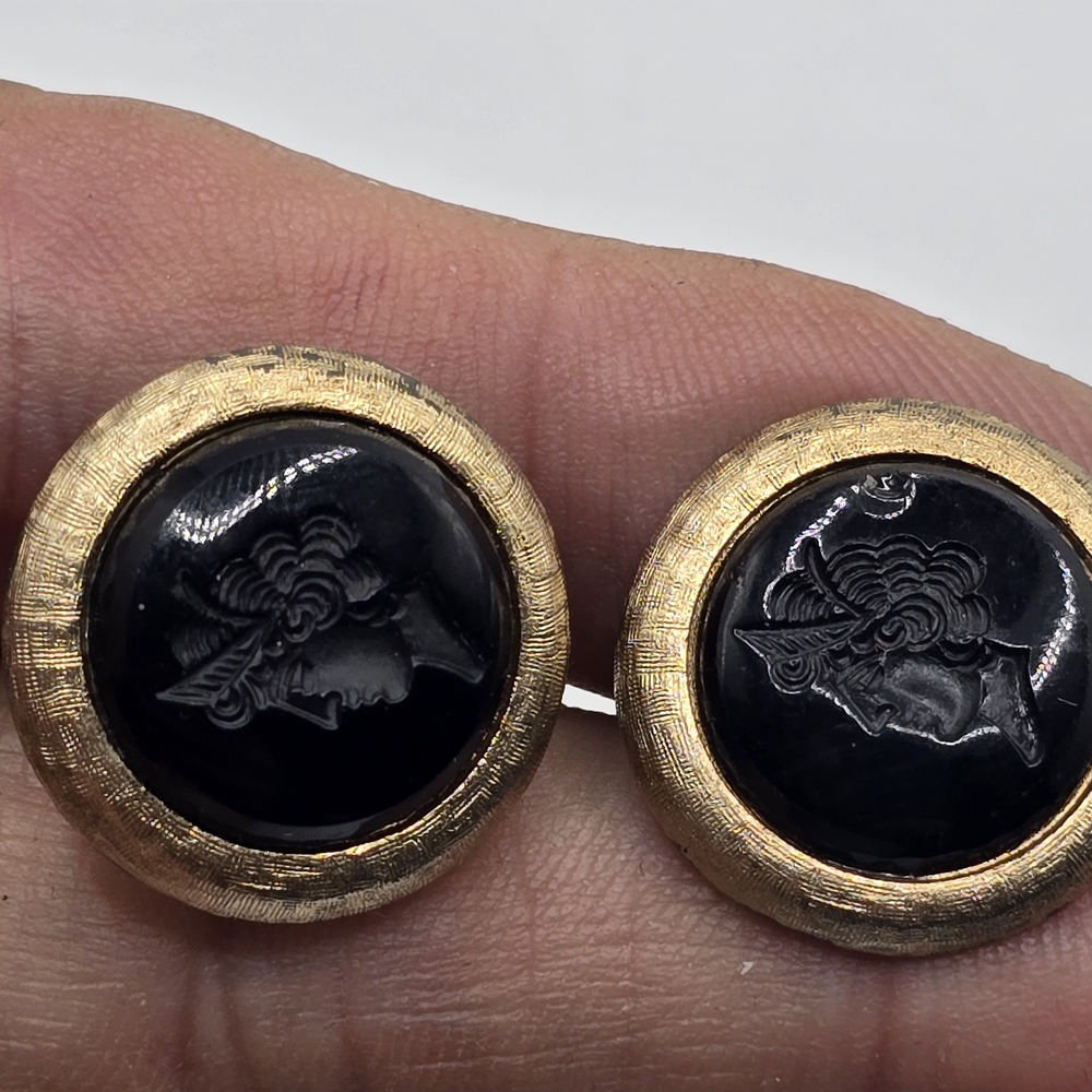 SWANK Gold and Black Cameo Cuff Links - Picture 3 of 5